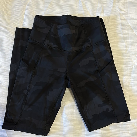 Lululemon camo fast and free 25in - Picture 4 of 4